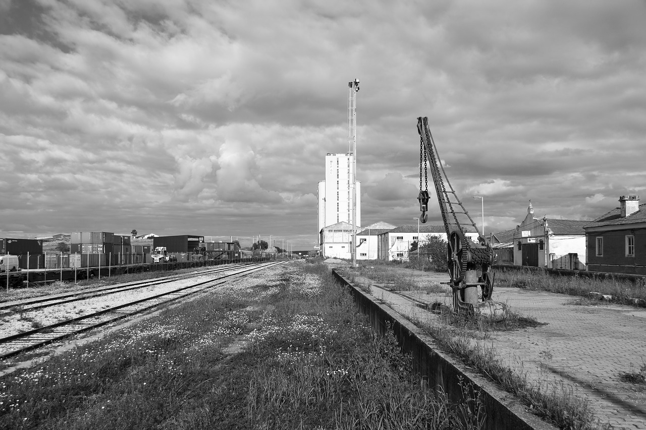 train station crane free photo