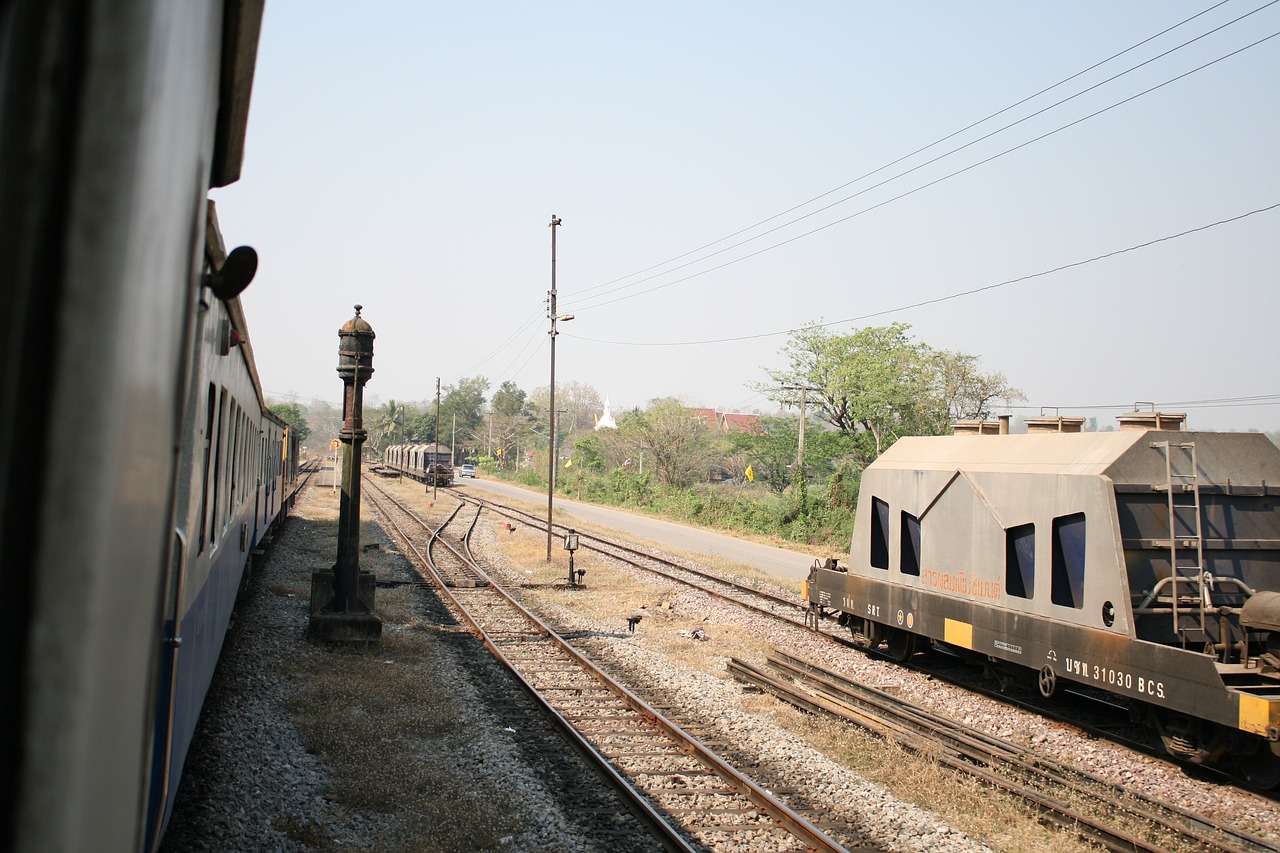 train day car free photo