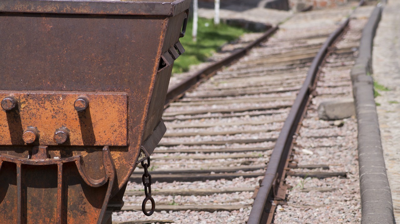 train the golden mexico free photo