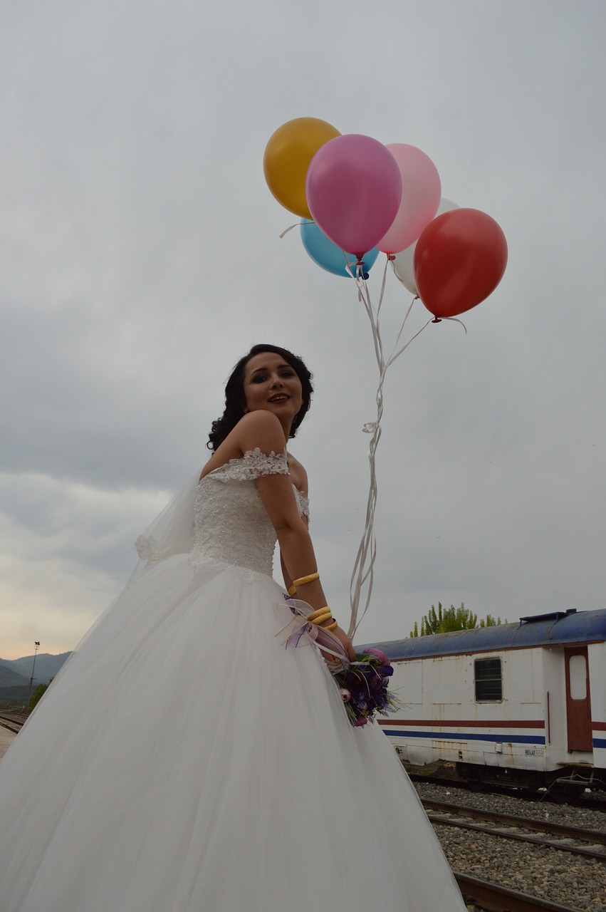 train bridal balloon free photo