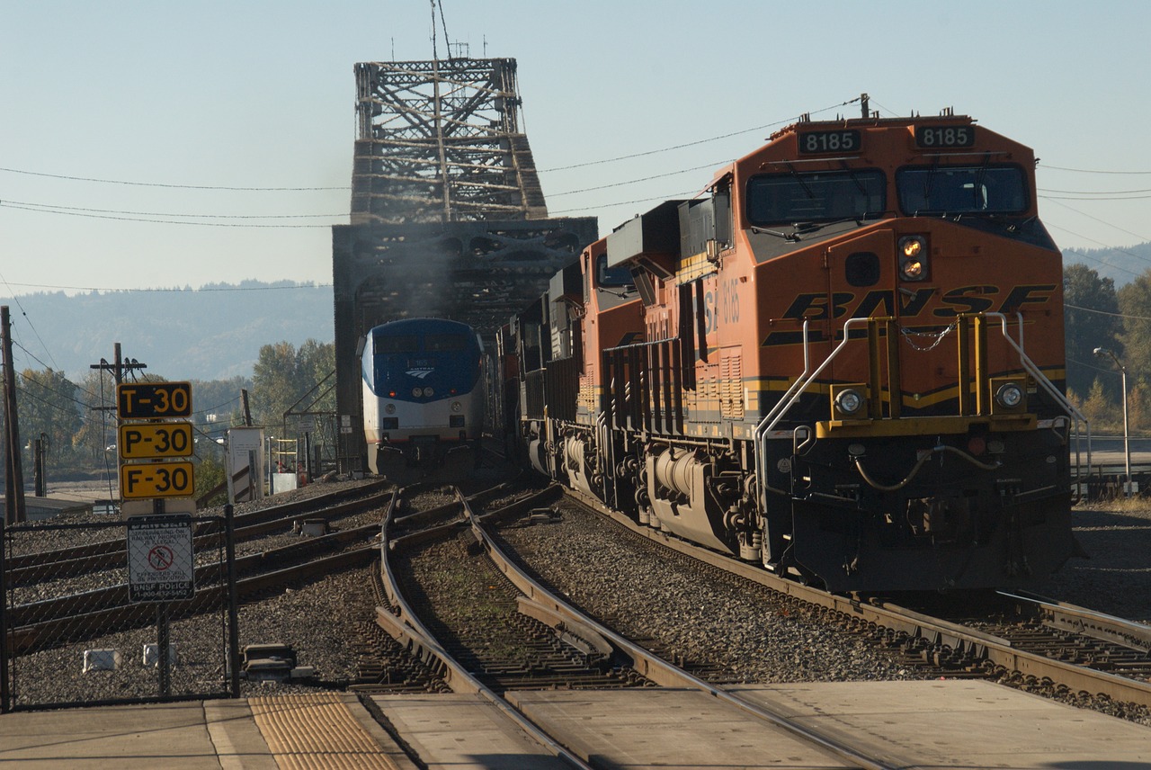 train bnsf bridge free photo