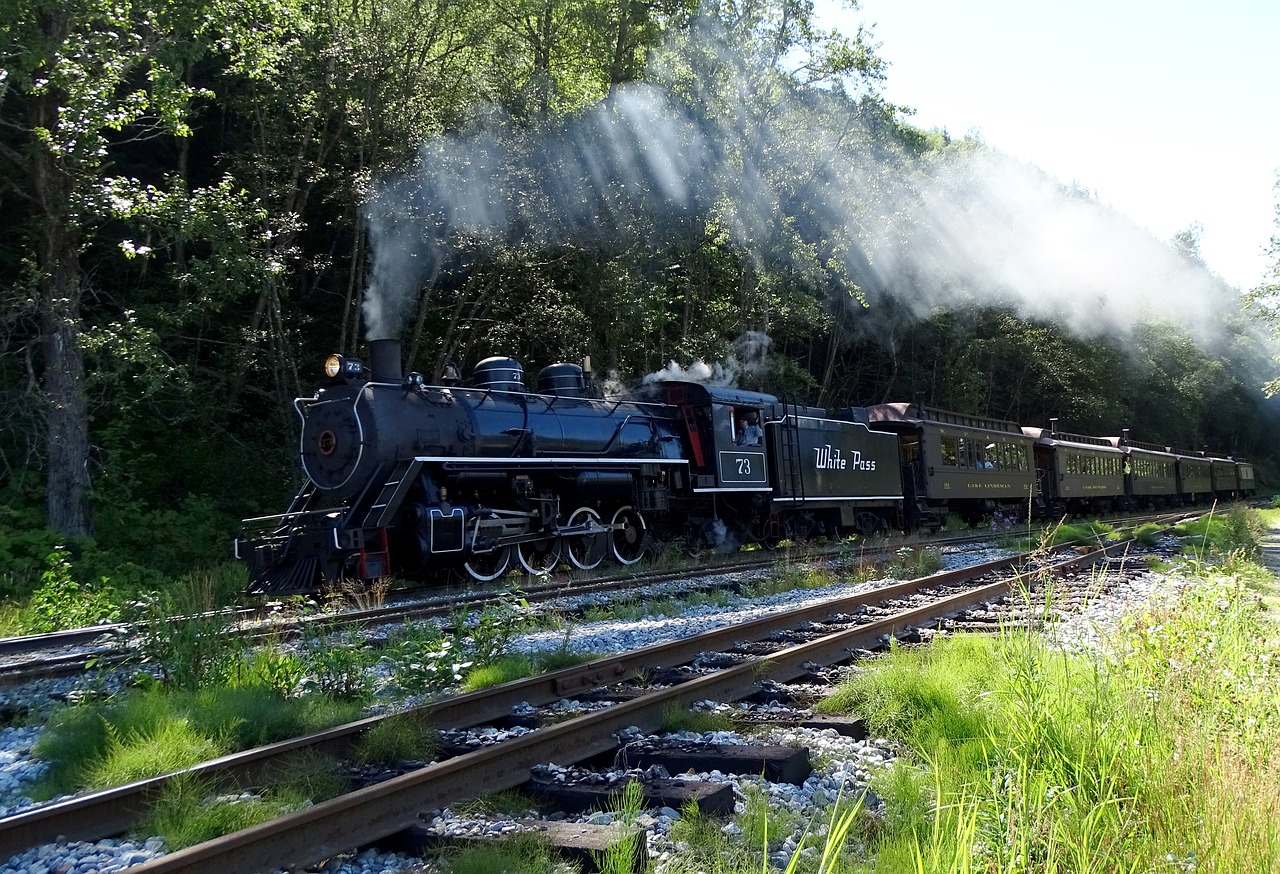 train track engine free photo