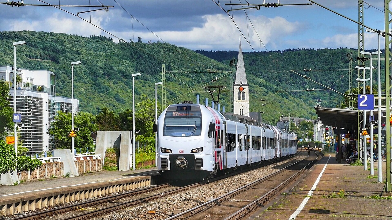 train railway railway line free photo