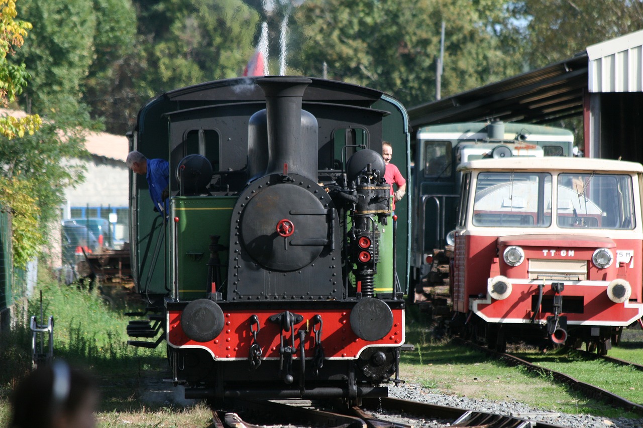 train engine railroad track free photo