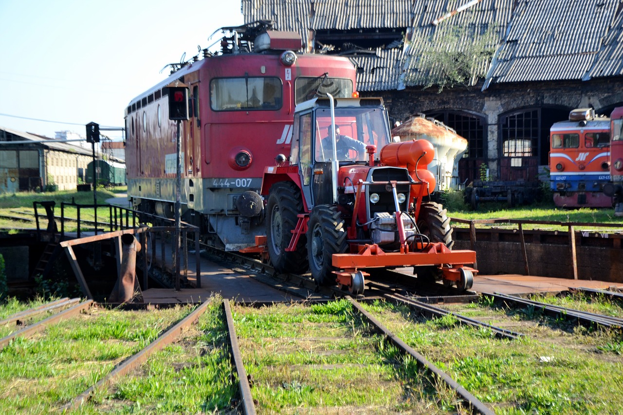 train  old  red free photo