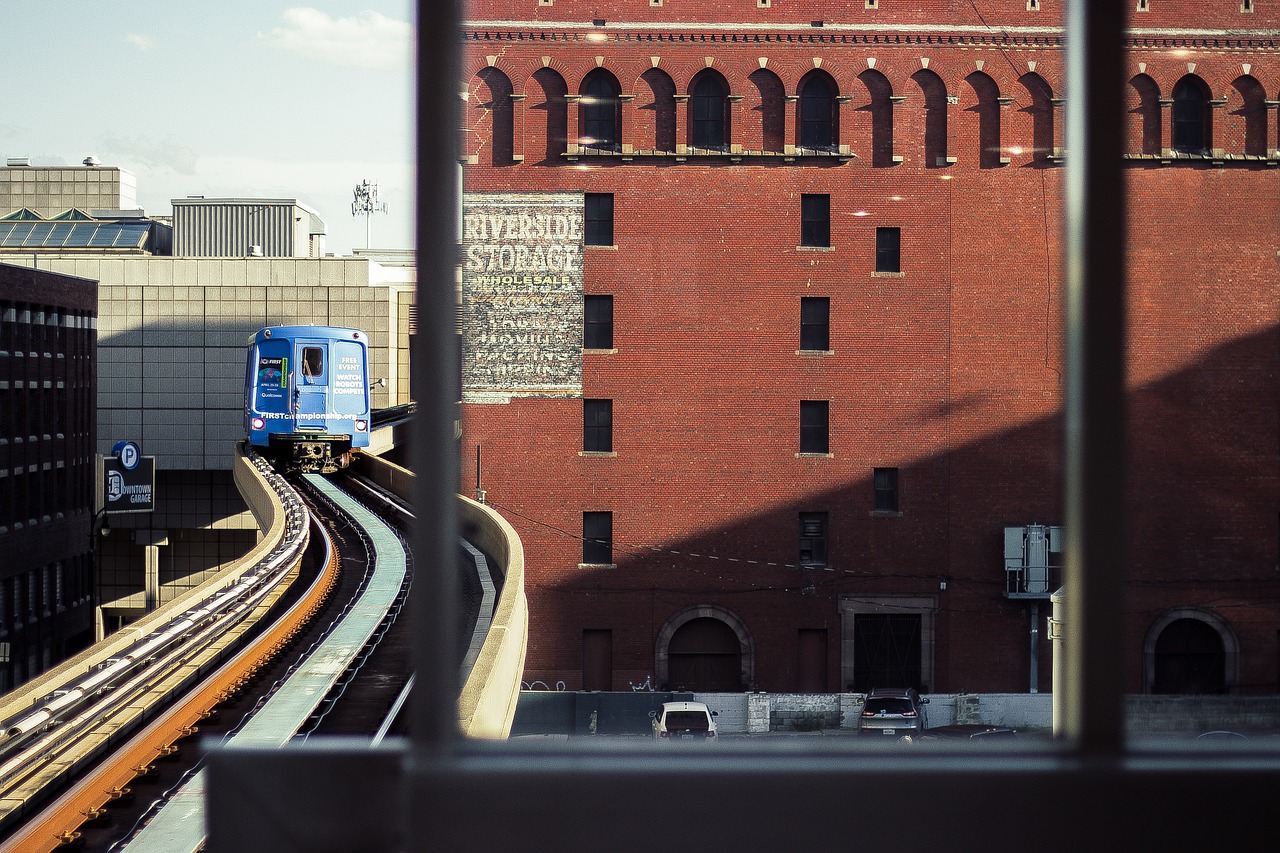 train  train tracks  detroit free photo