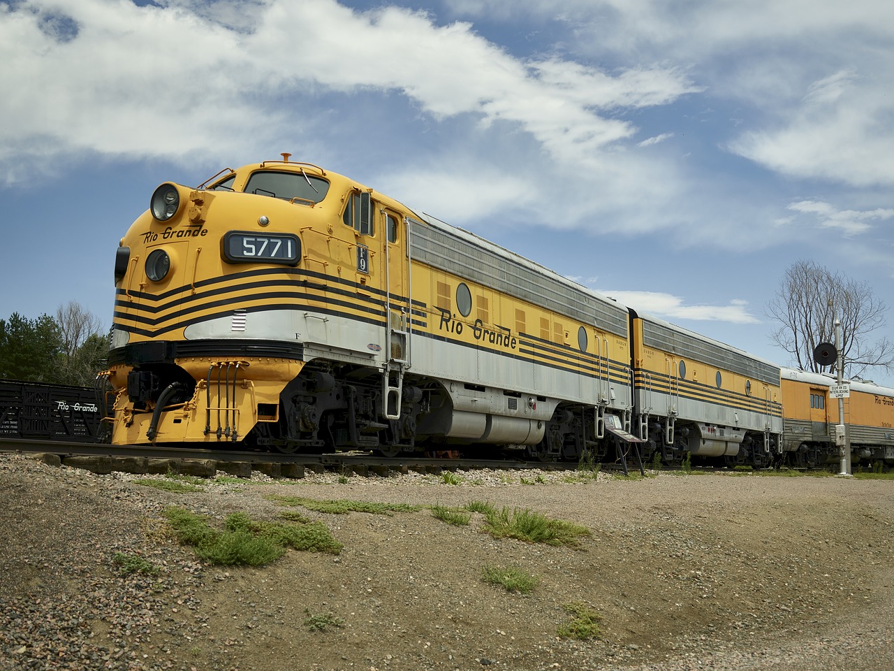 train  vintage  railroad free photo