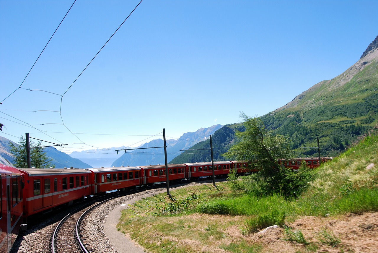 train red switzerland free photo