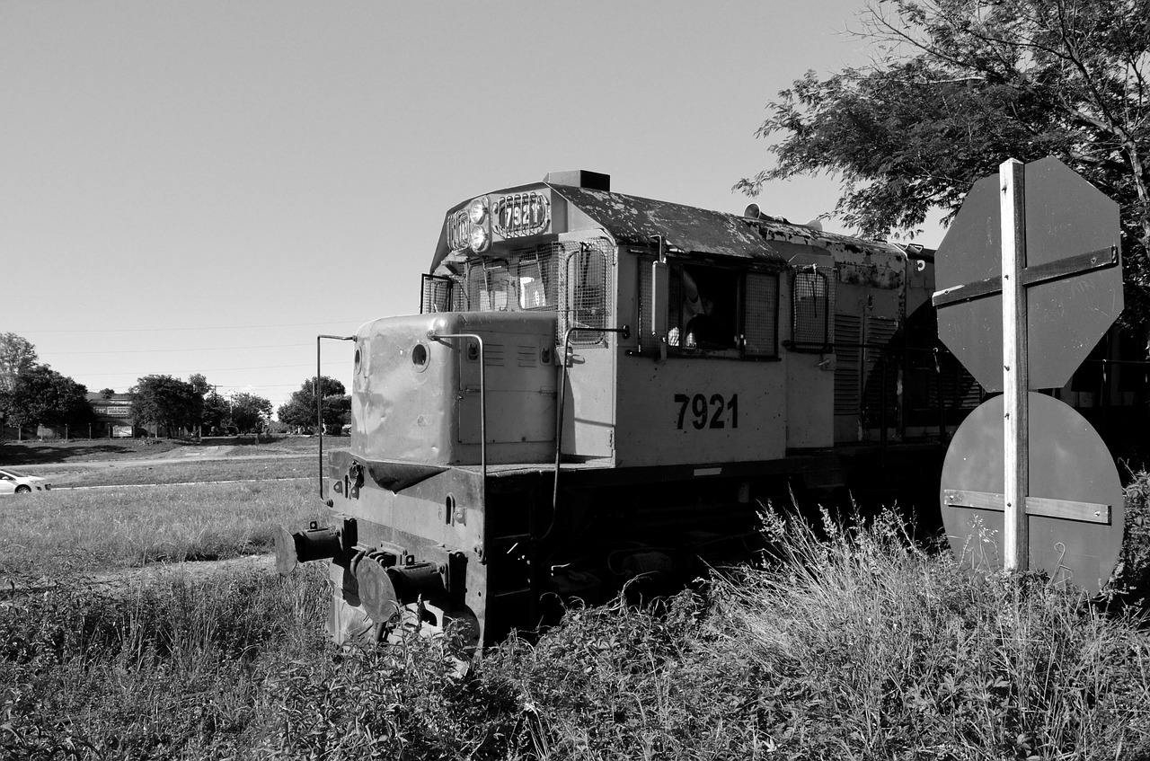 train railroad crazy free photo