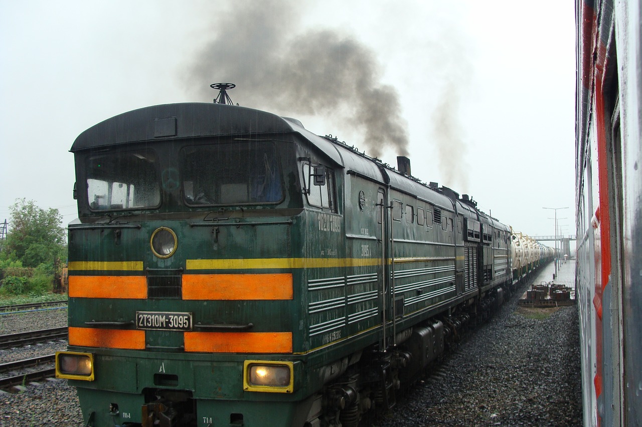 train diesel locomotive russia free photo