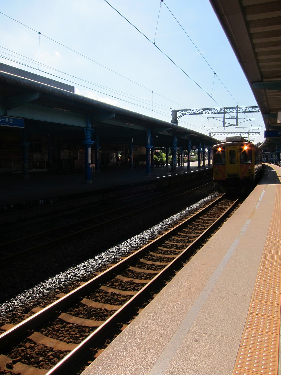 train railroad platform free photo