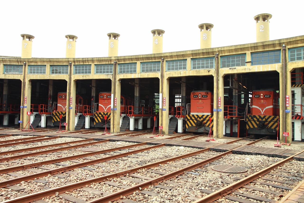 train scalloped shako garage railroad free photo