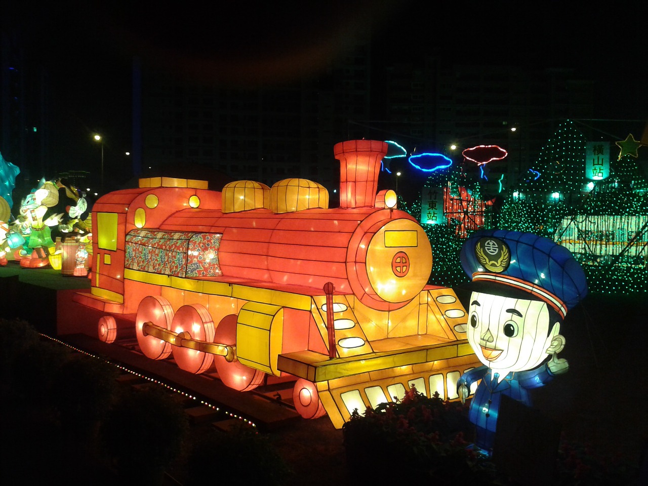 train lantern night view free photo