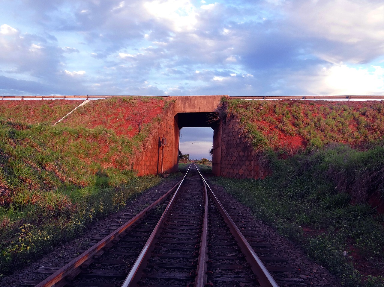 train line sky tunnel free photo