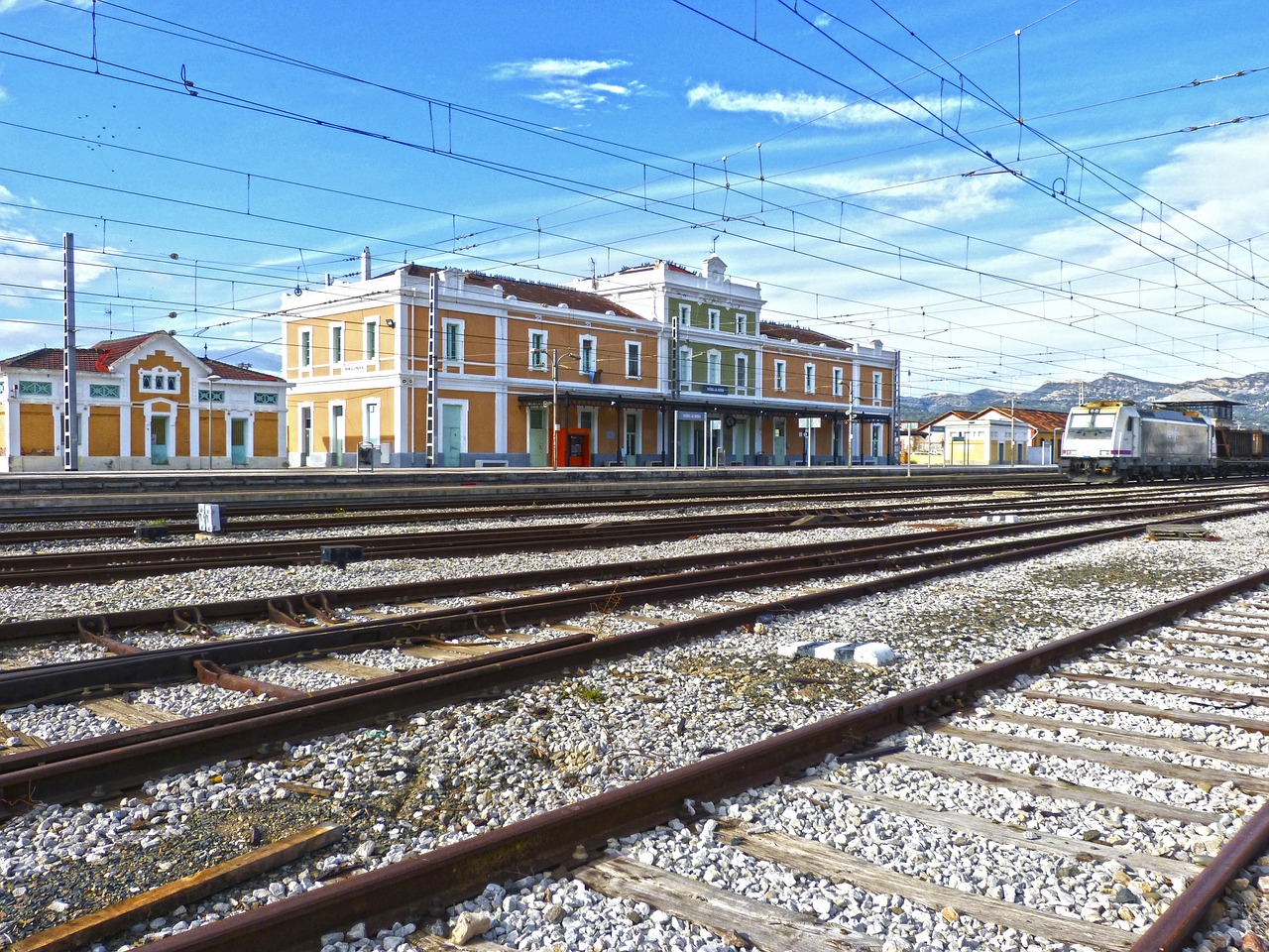 train station pathways móra la nova free photo