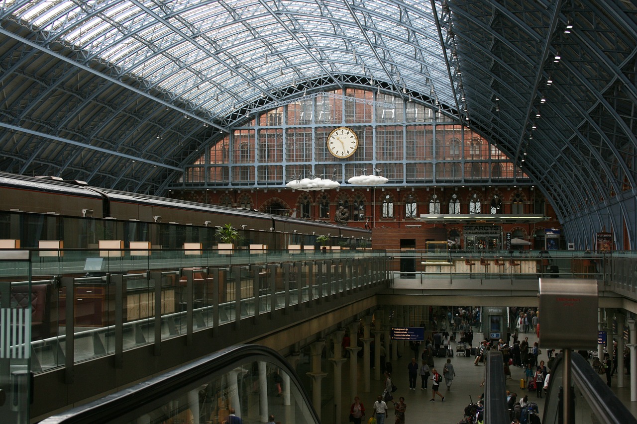 train station watch saint pancras station free photo