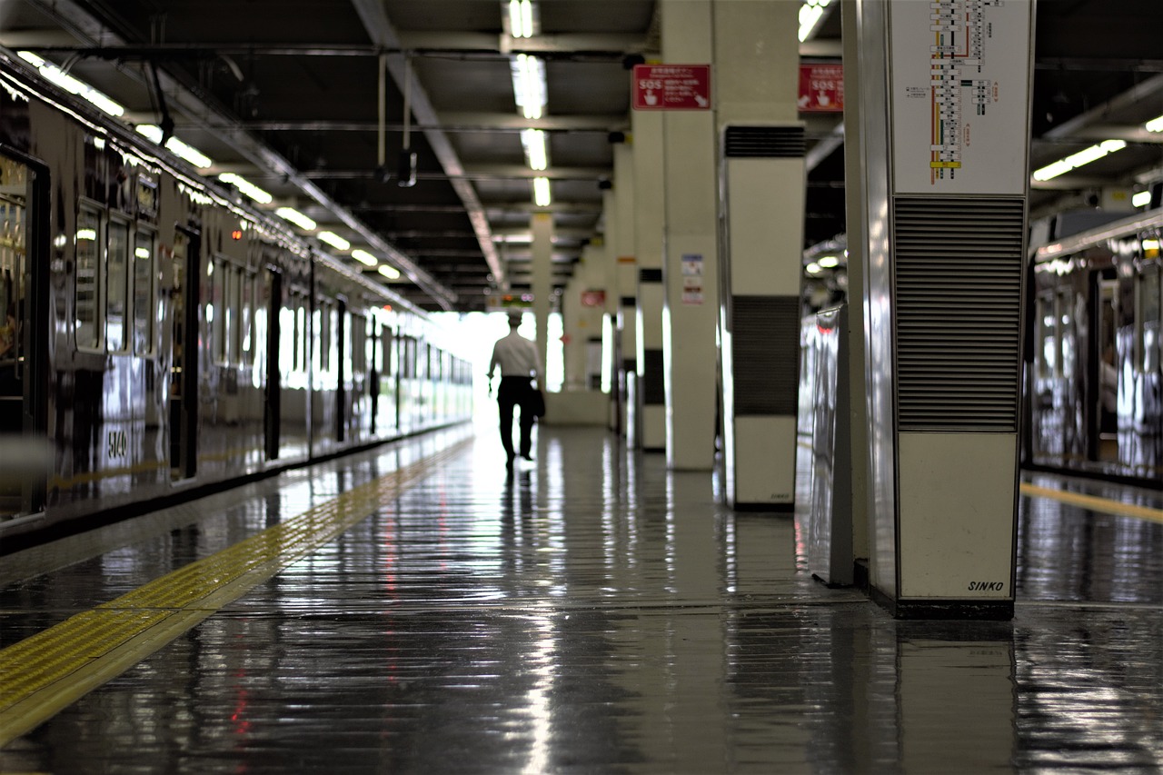 train station train platform free photo