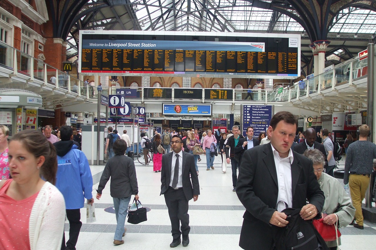 trains station commuters london free photo