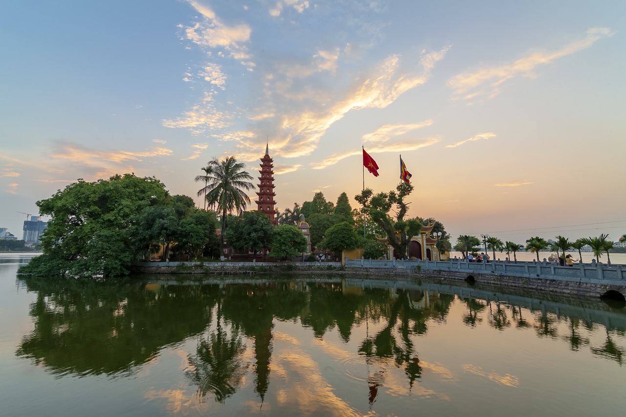 tran quoc pagoda  old pagoda in hanoi  hanoi free photo