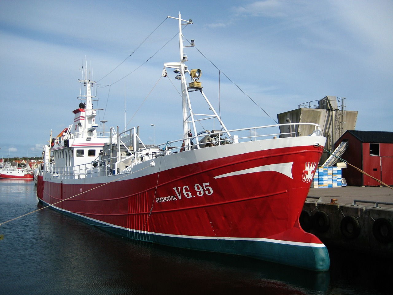 träslövsläge fishing boat red free photo