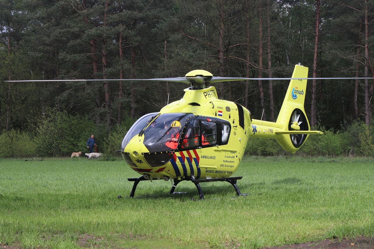 trauma helicopter  ambulancehelikopter  112 free photo