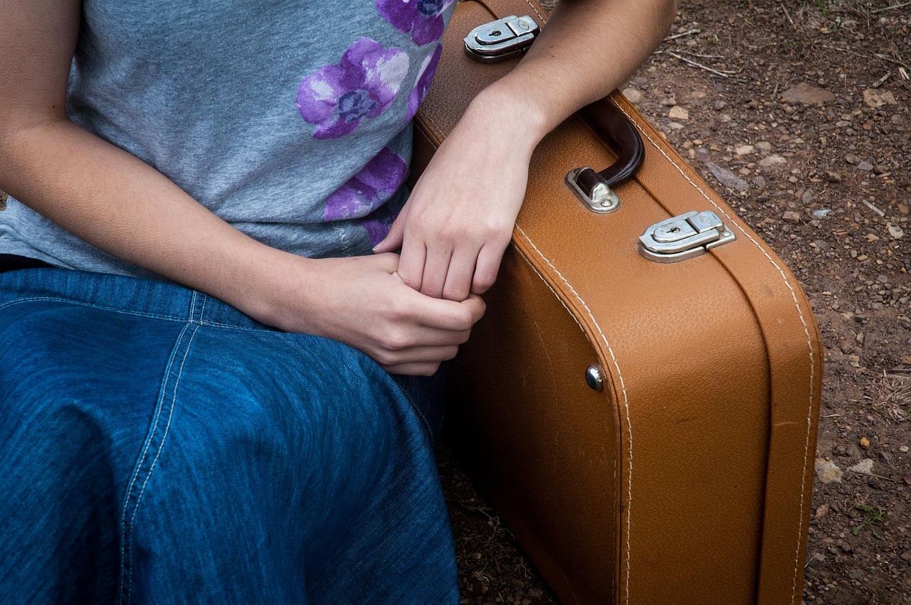 travel suitcase girl free photo