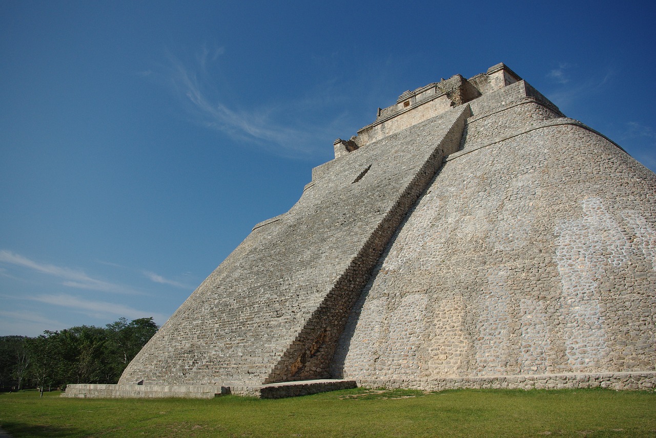 Анухва каменные пирамиды