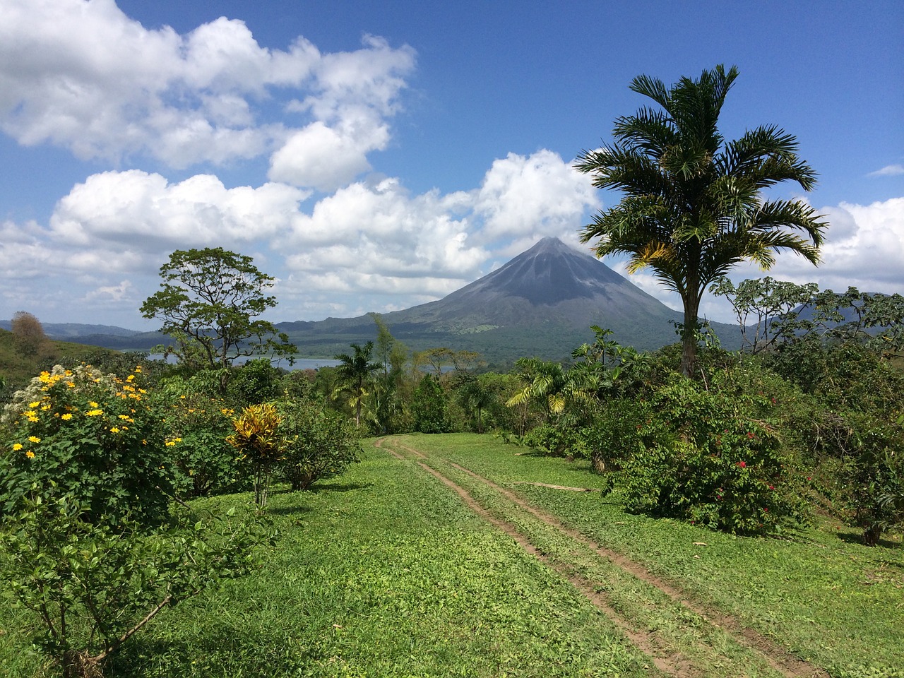 travel volcano costa rica free photo