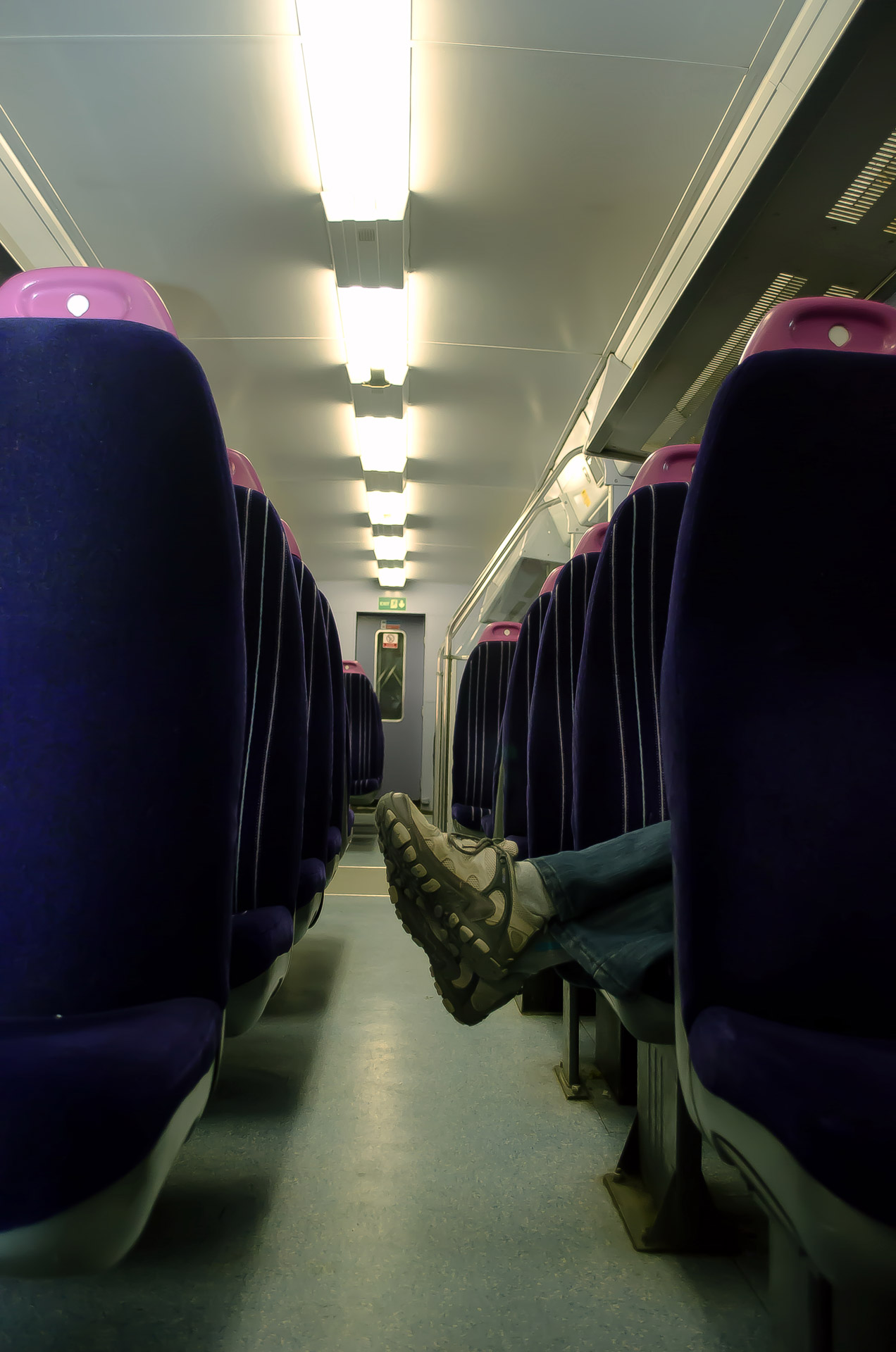 empty train foot free photo