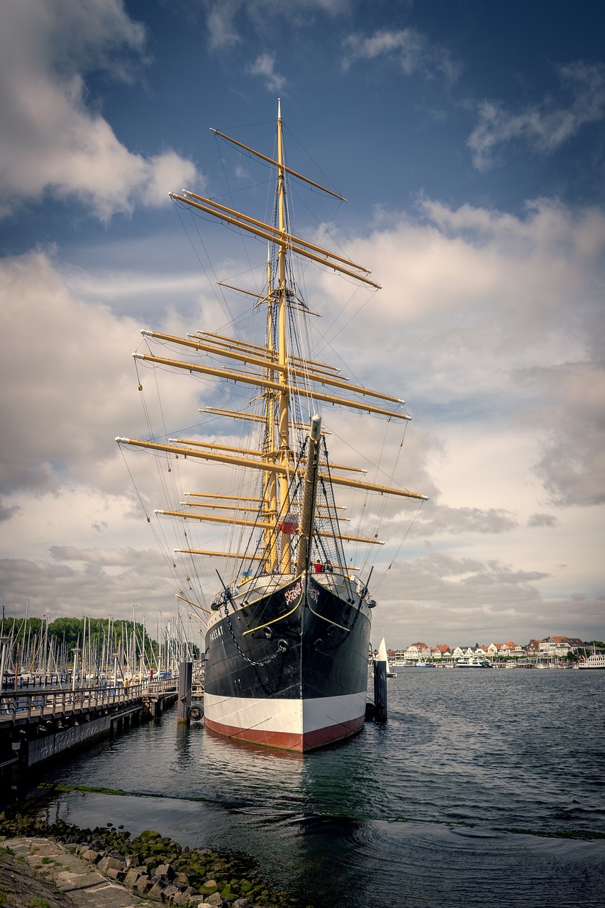 travemünde  sailing vessel  port free photo