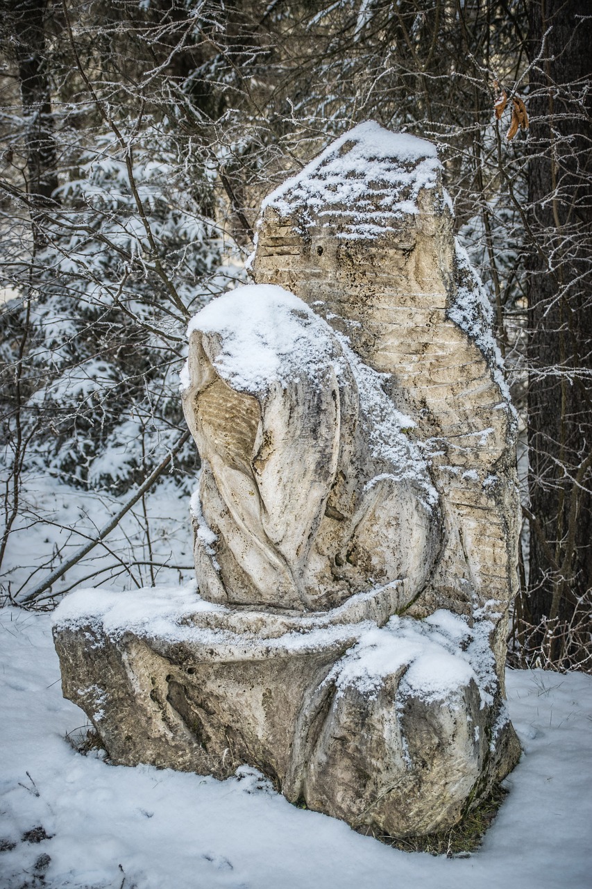 travertín vyšné ružbachy statue free photo