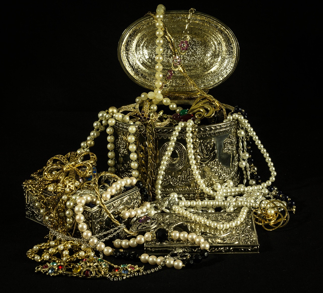 treasure jewels pearls free photo