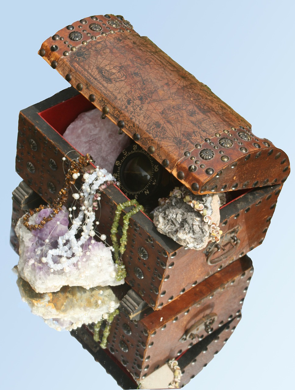 treasure chest chest gems free photo