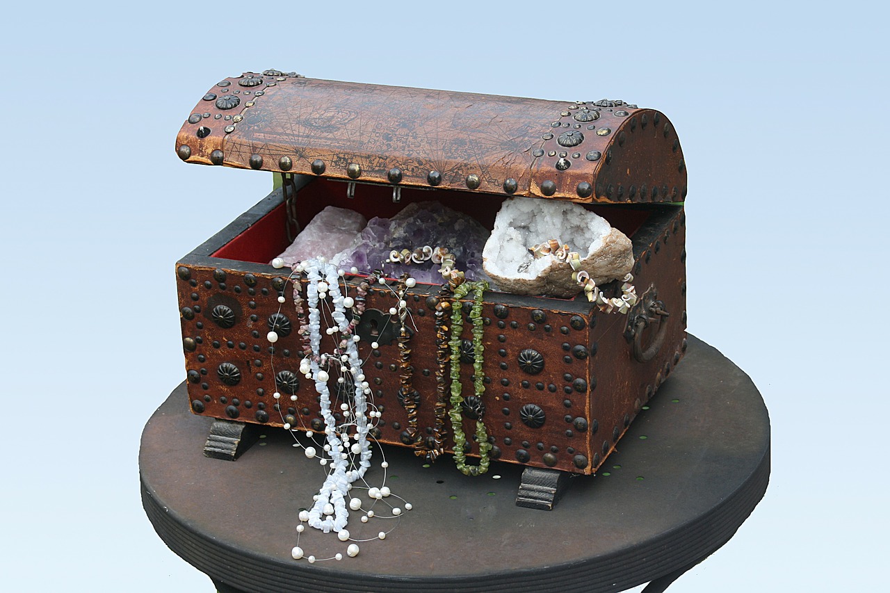 treasure chest chest gems free photo