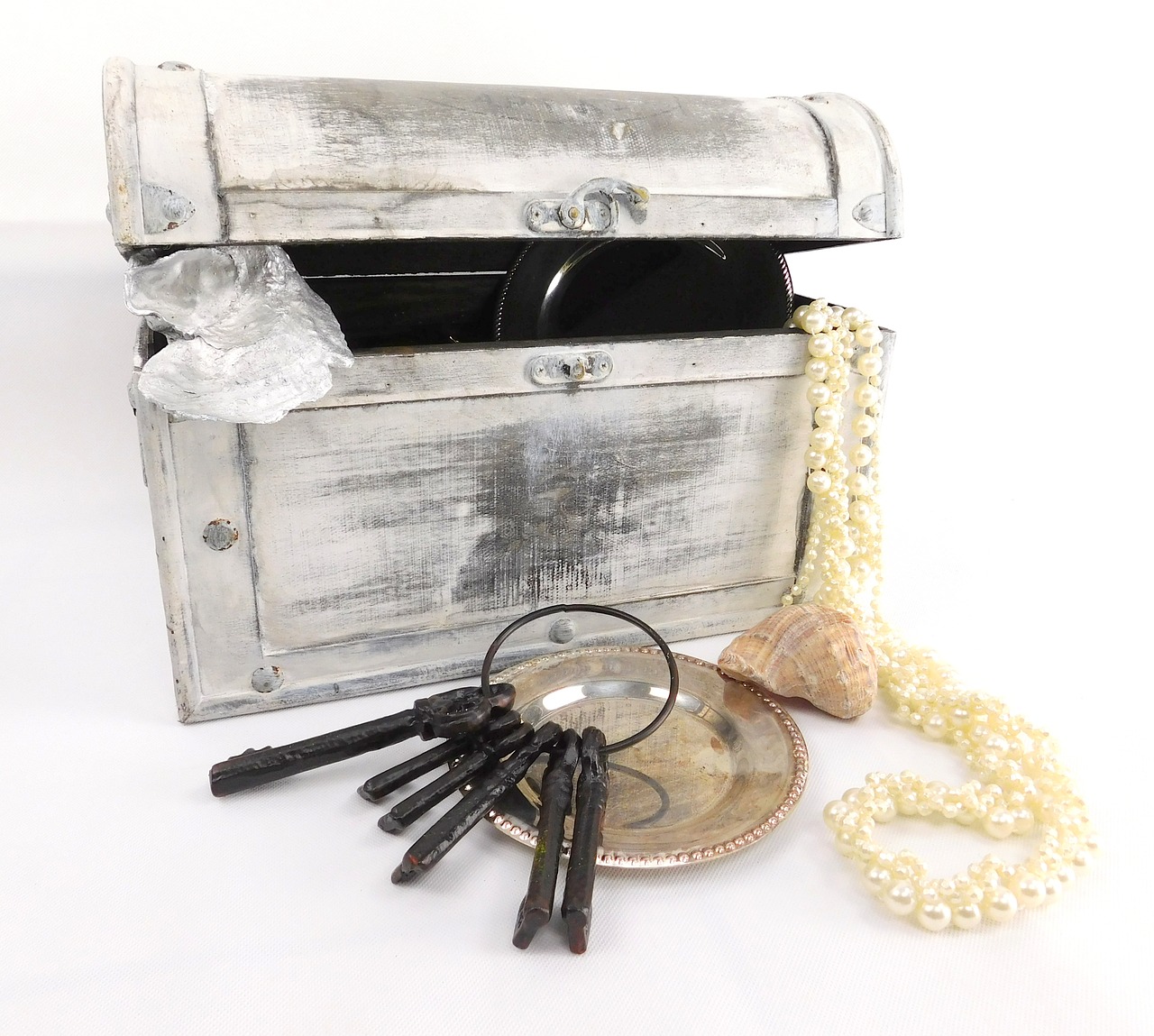 treasure chest key box free photo