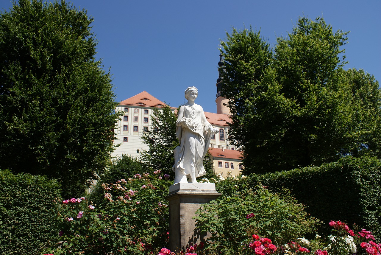 tree  statue  architecture free photo