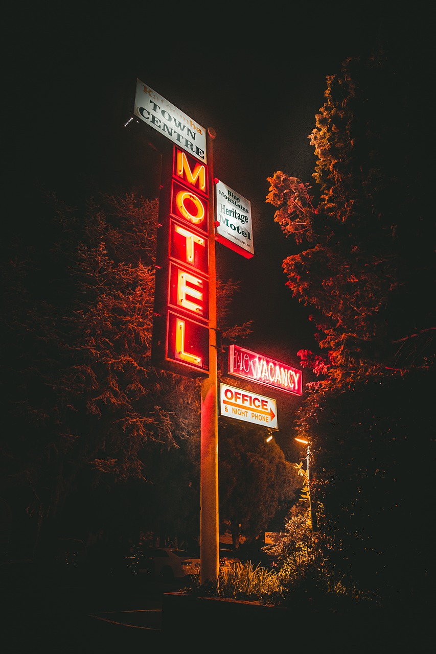 trees post motel free photo