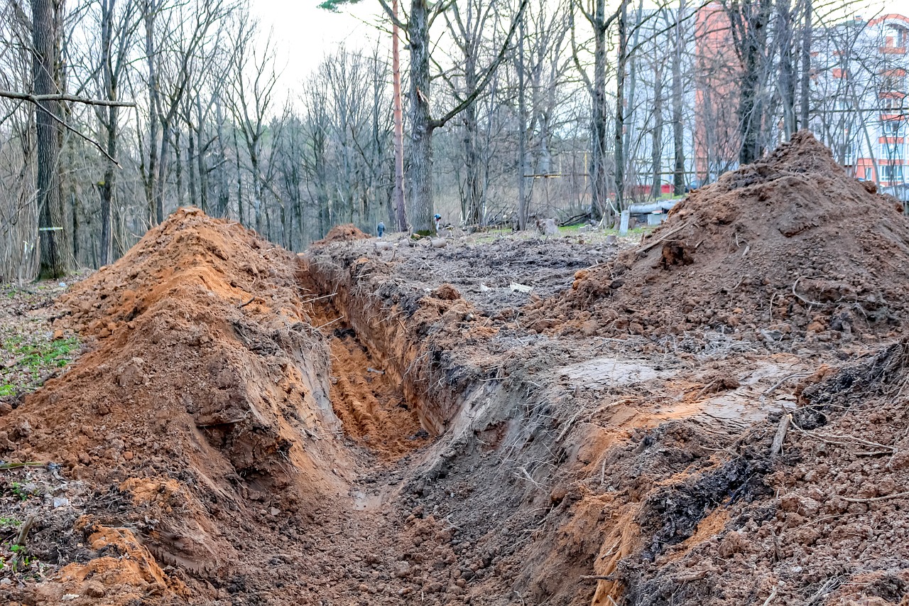 trench land digging free photo