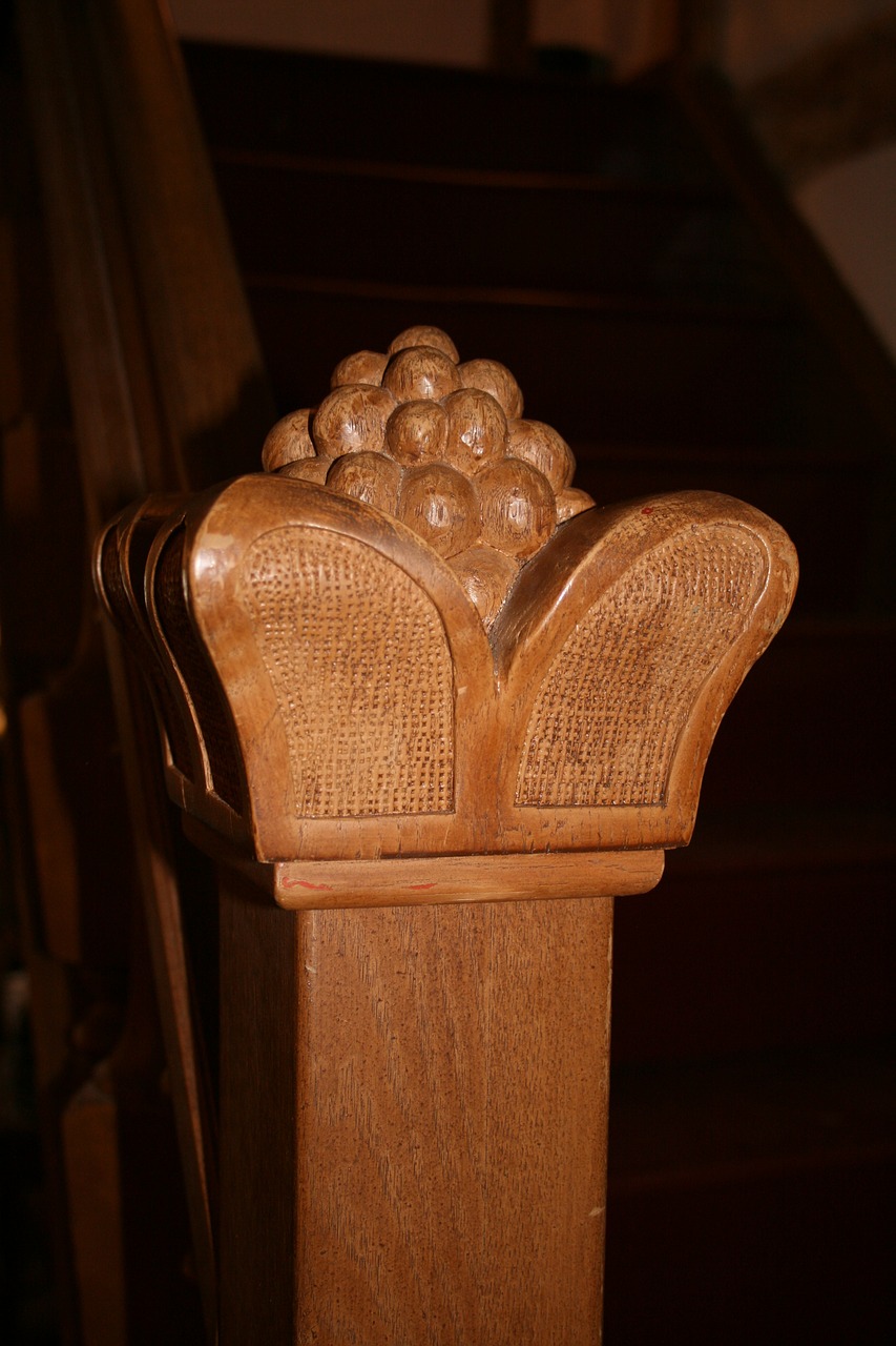 treppengeländer stair doorknob carved free photo