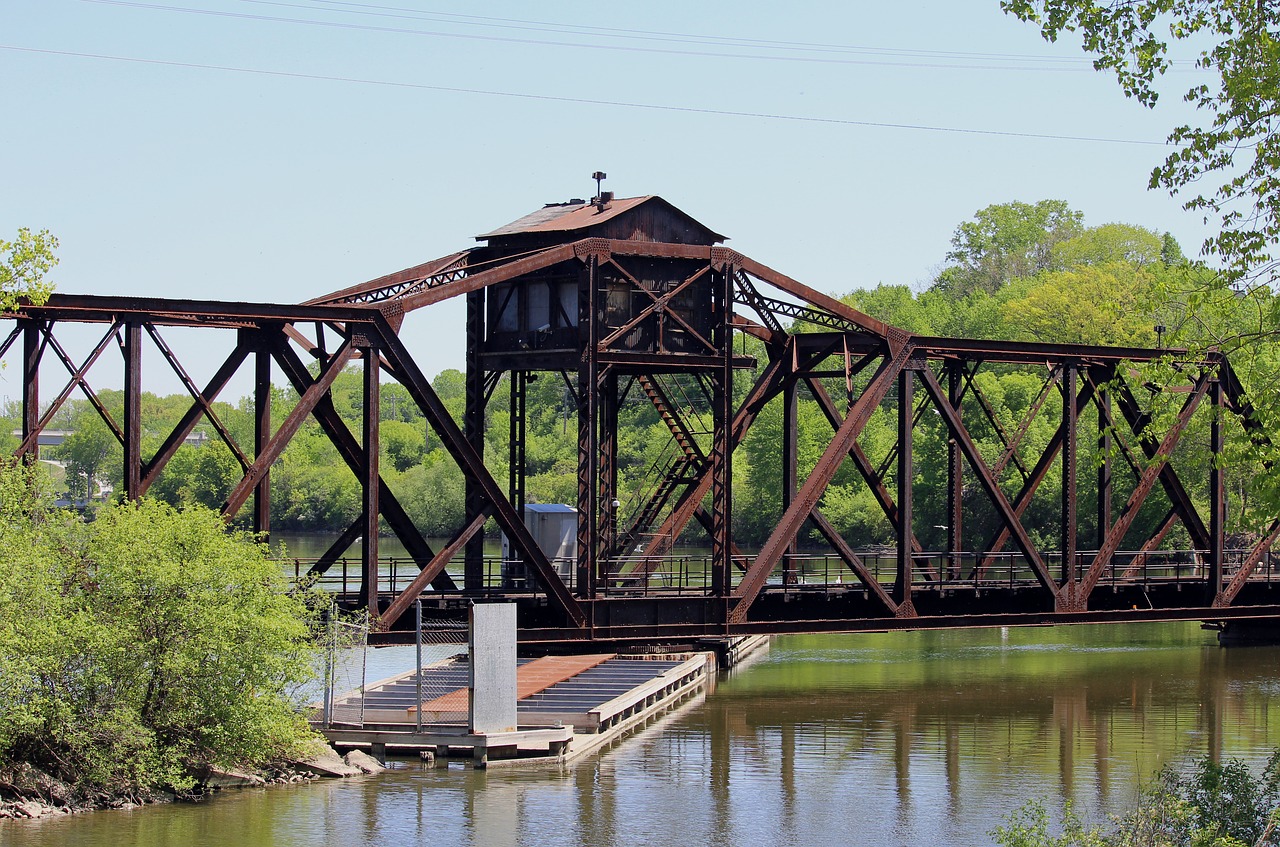 trestle train swivel free photo