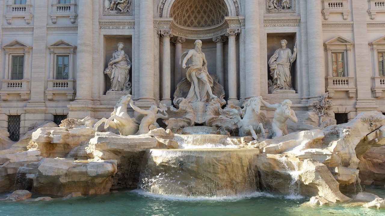 trevi fountain  rome  water free photo