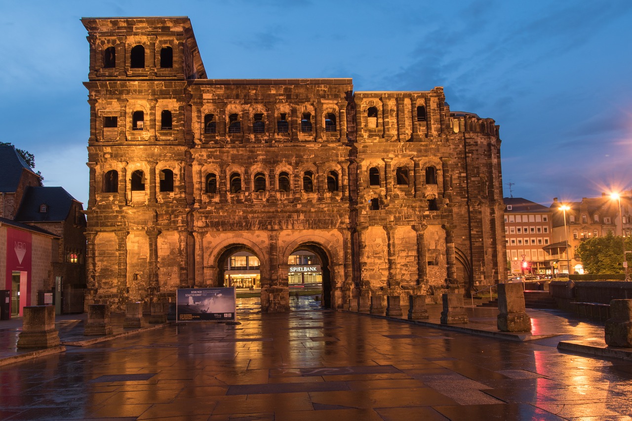 trier porta nigra abendstimmung free photo