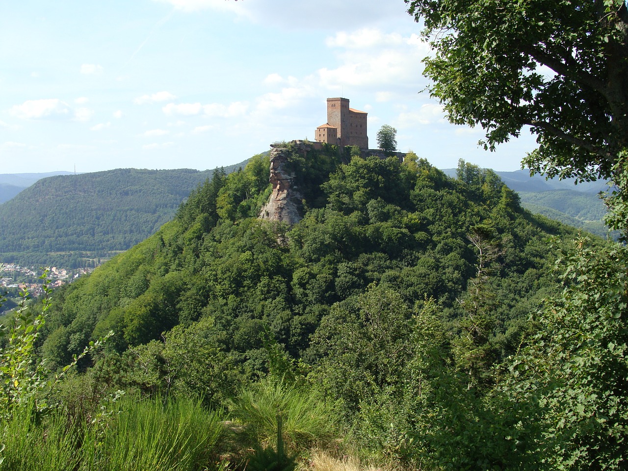 trifels castle wasgau free photo