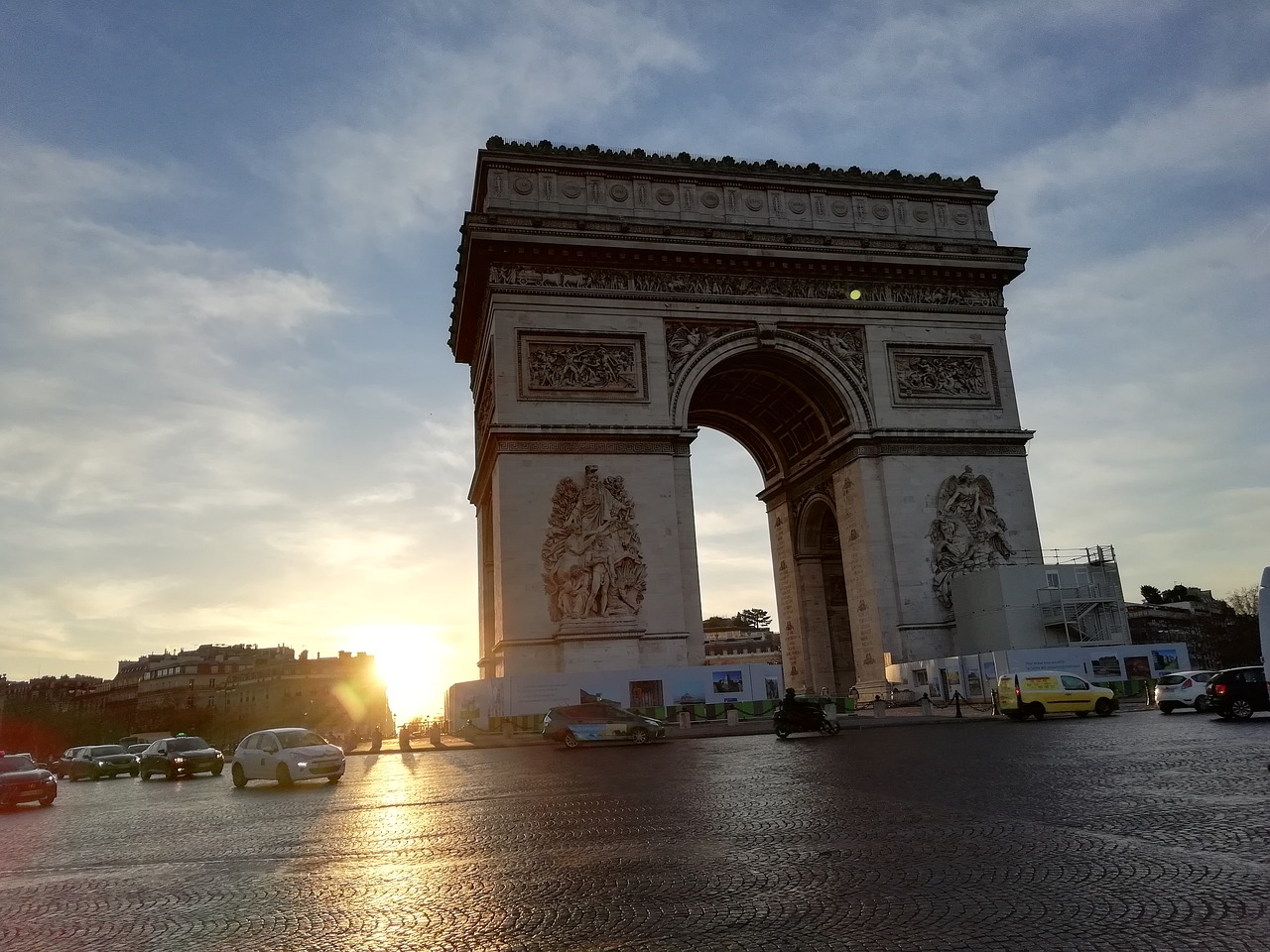 triumphal arch  sunrise  paris free photo