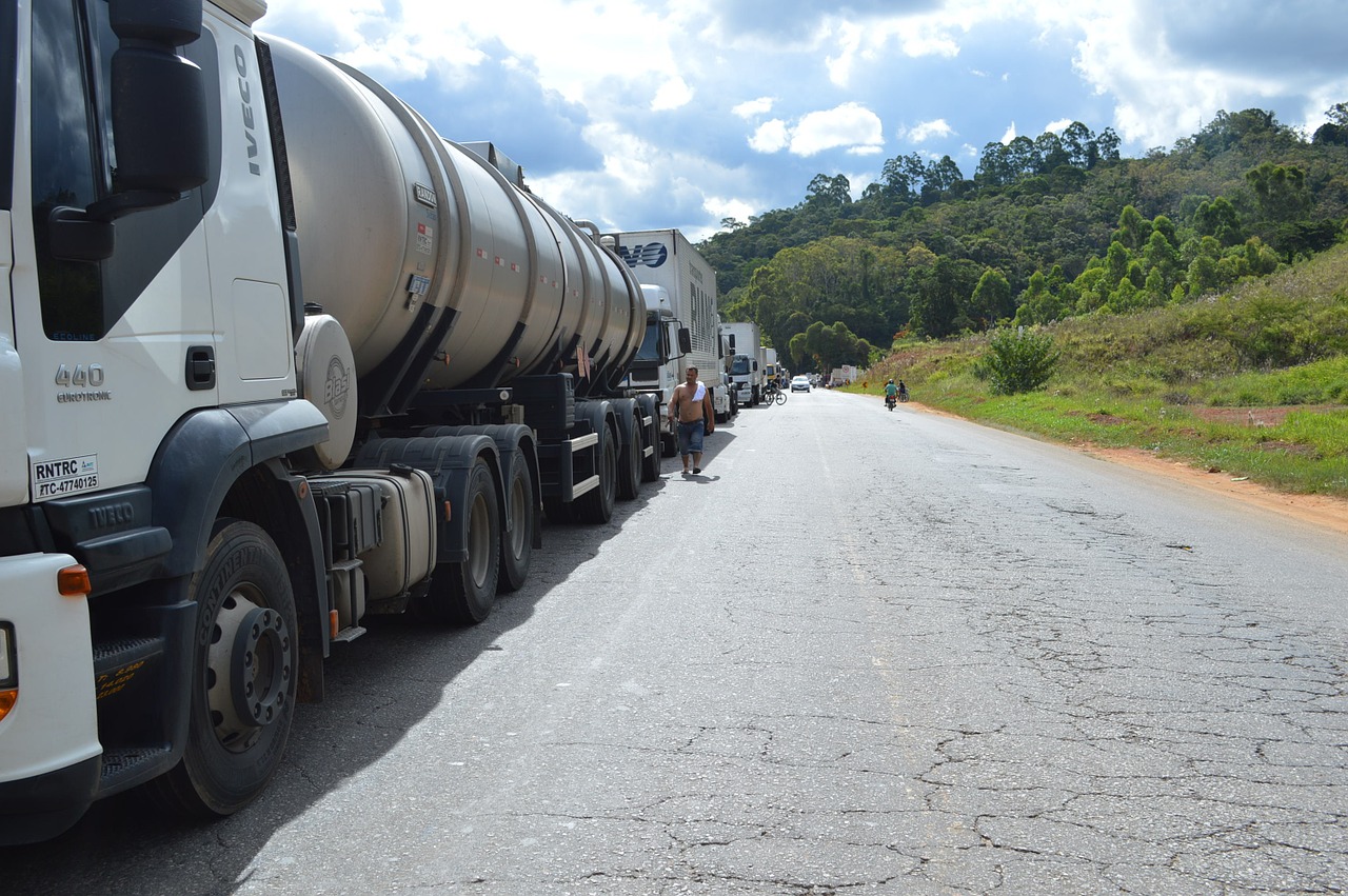 truck brazil road free photo