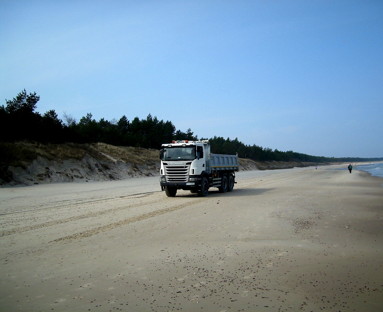 truck beach sand free photo