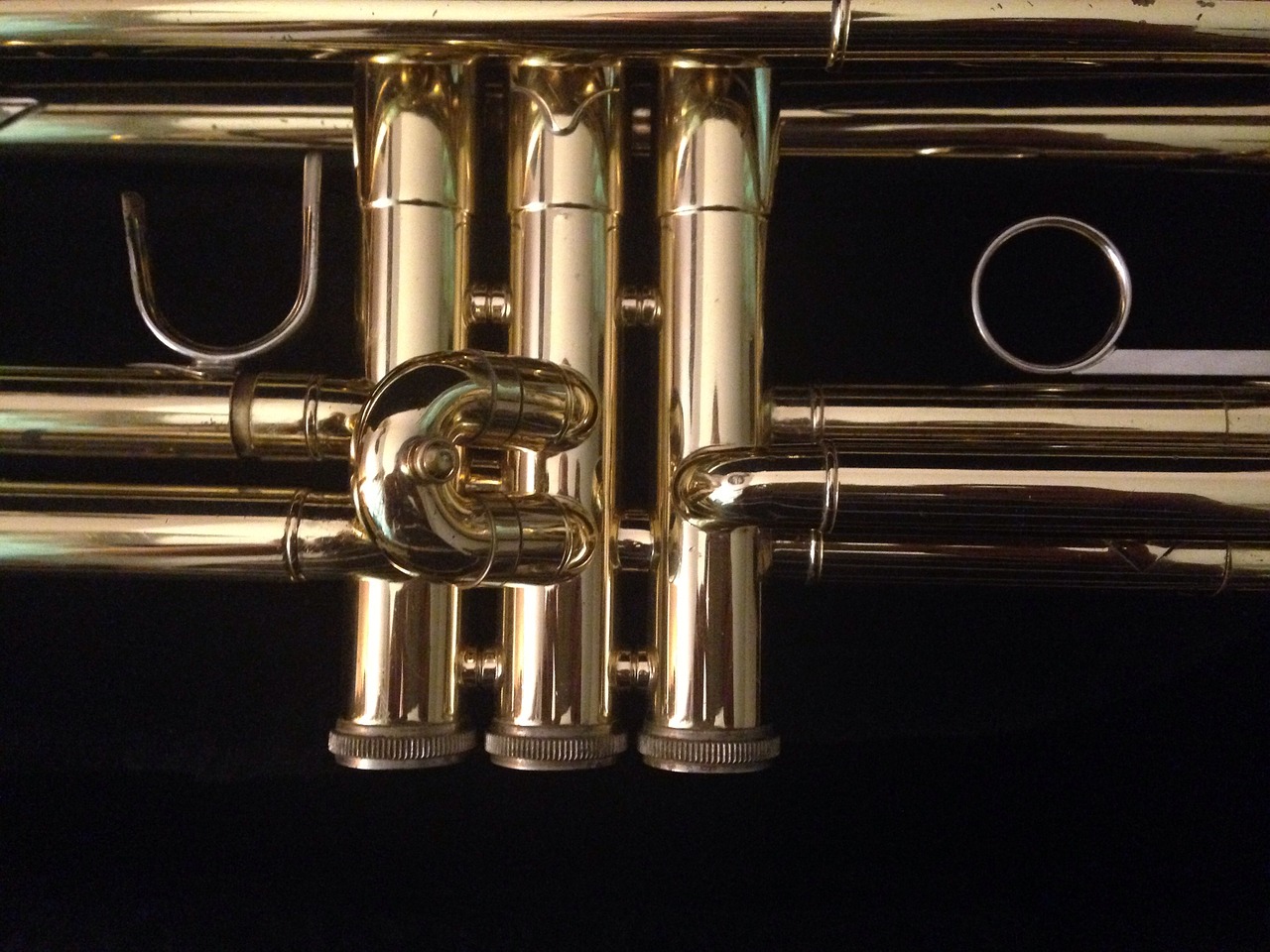 trumpet  valves  trumpet body free photo