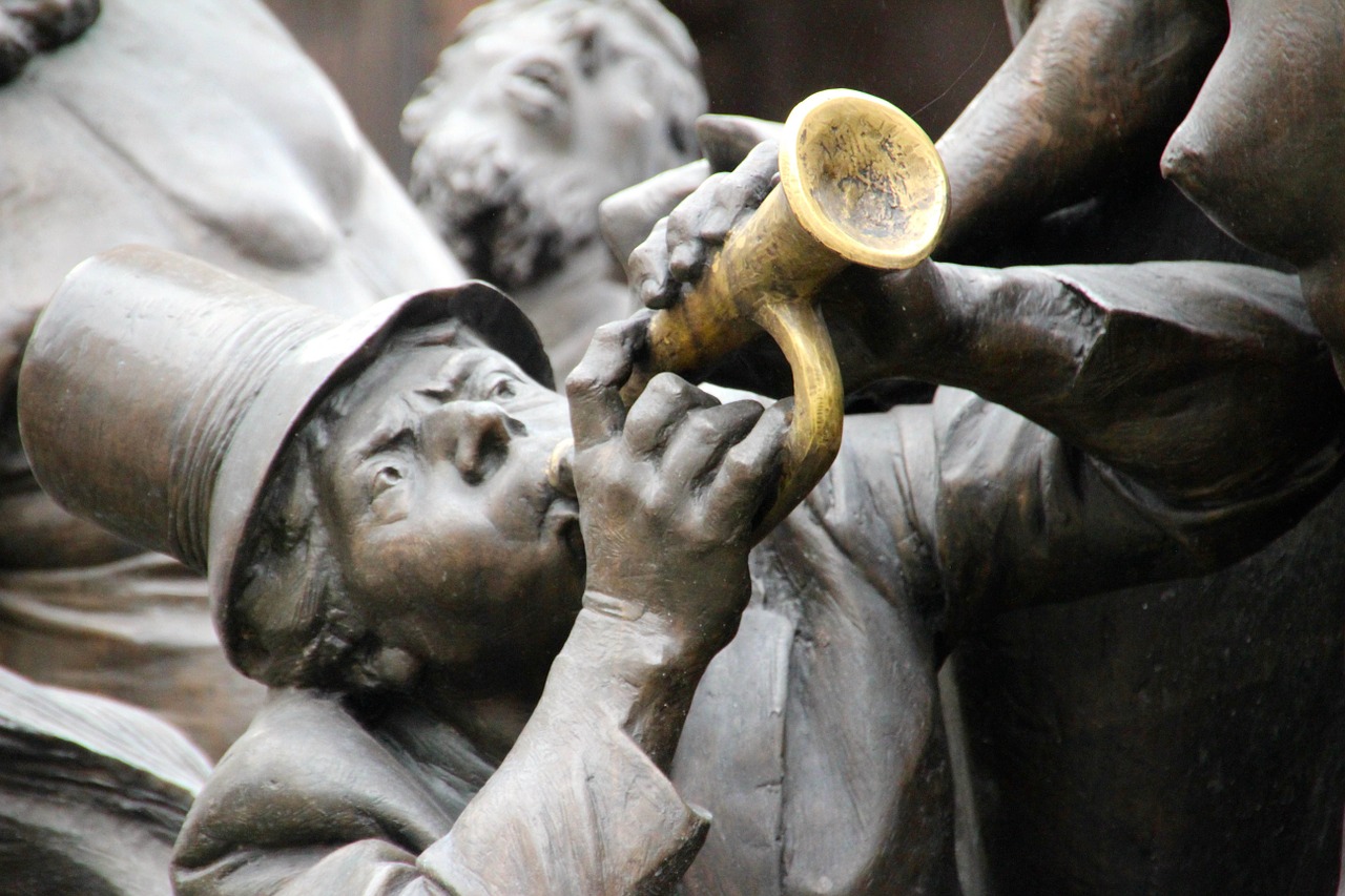 trumpeter monument figure free photo