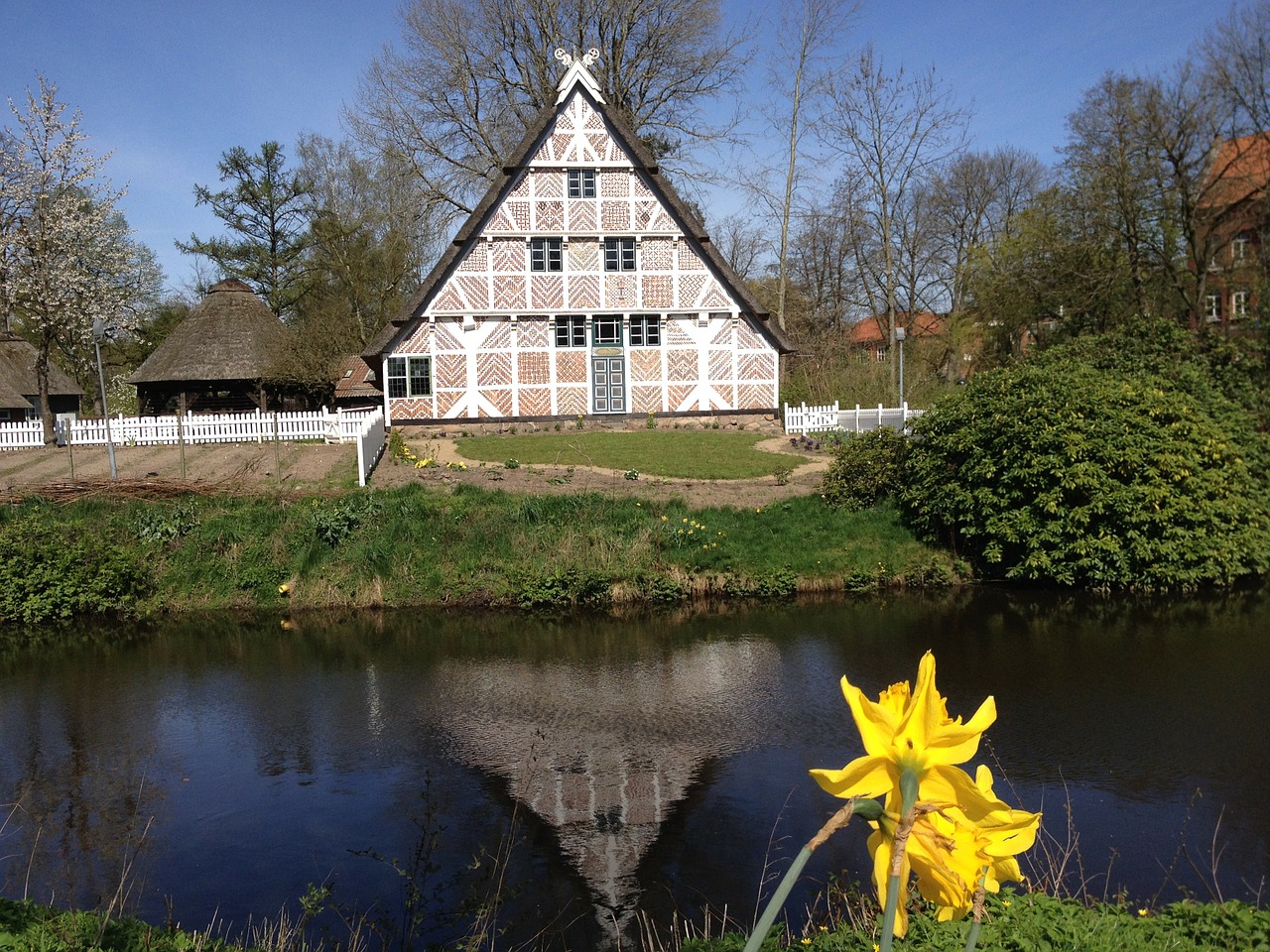 truss mirroring spring free photo