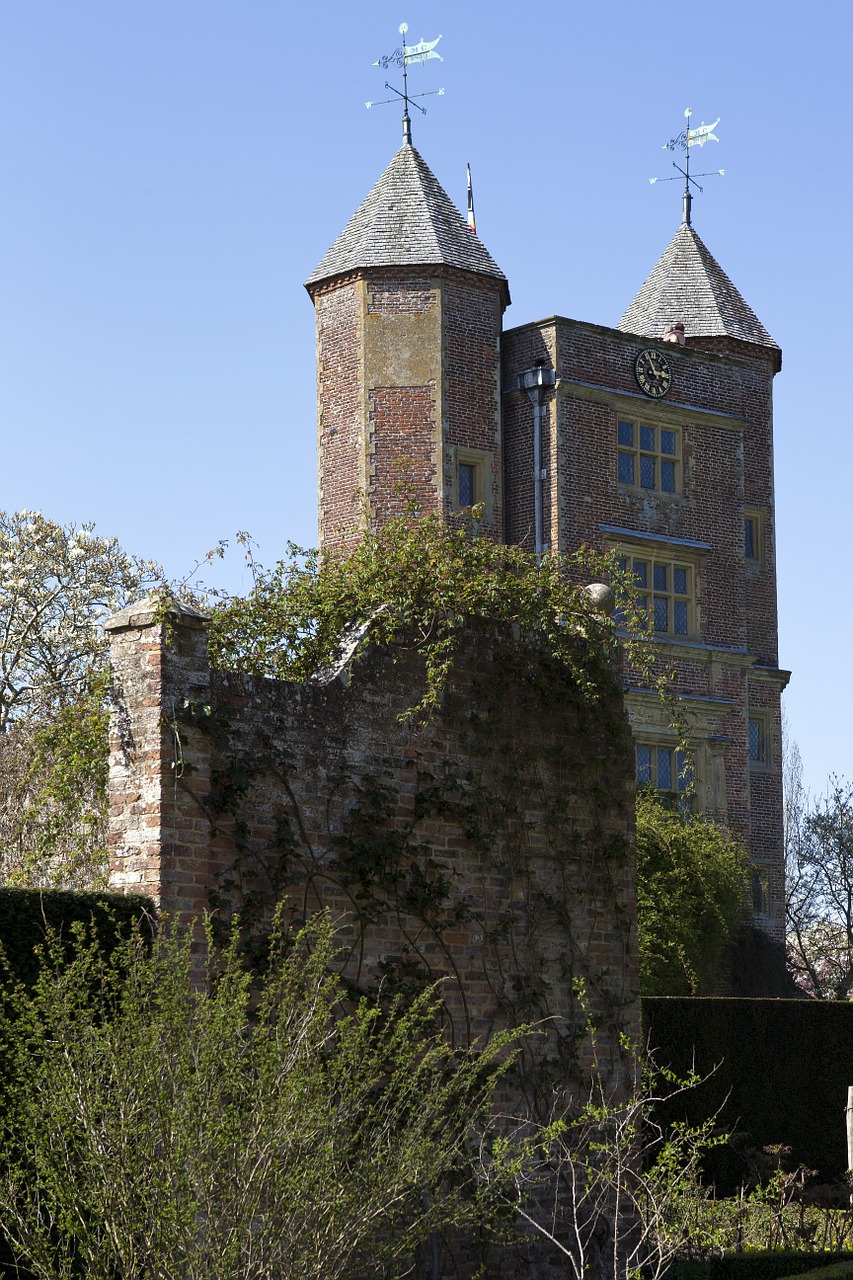 tudor gatehouse towers historic free photo